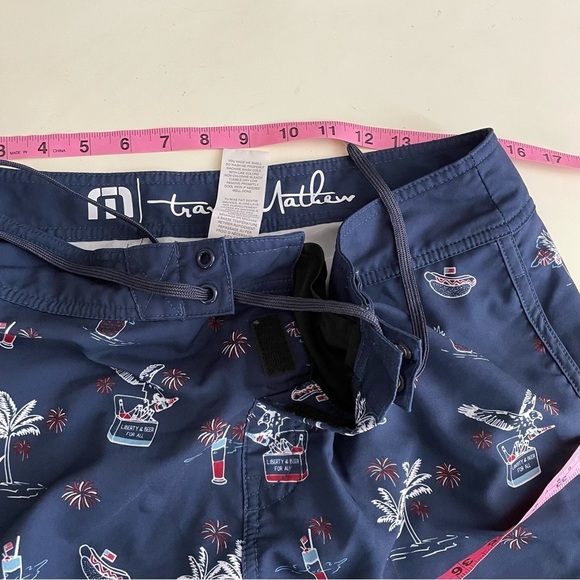 Travis Mathew Men’s Boardshorts Size 33 Flag Sweet Land of Beer - Picture 6 of 10
